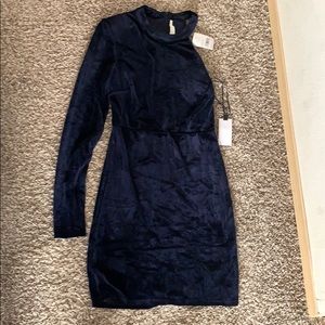 Last Chance!! Astr velvet body con one sleeve dress